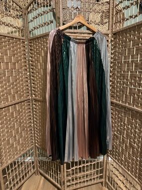 LALA Pleated Multi-Color Midi Skirt - Green, Brown & Silver